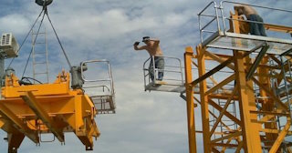 Демонтаж башенного крана в Соликамске - услуги по демонтажу от Сварной-Слк от 1533 руб.