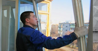 Демонтаж остекления балкона в Соликамске - цена от 562 руб. - Сварной-Слк